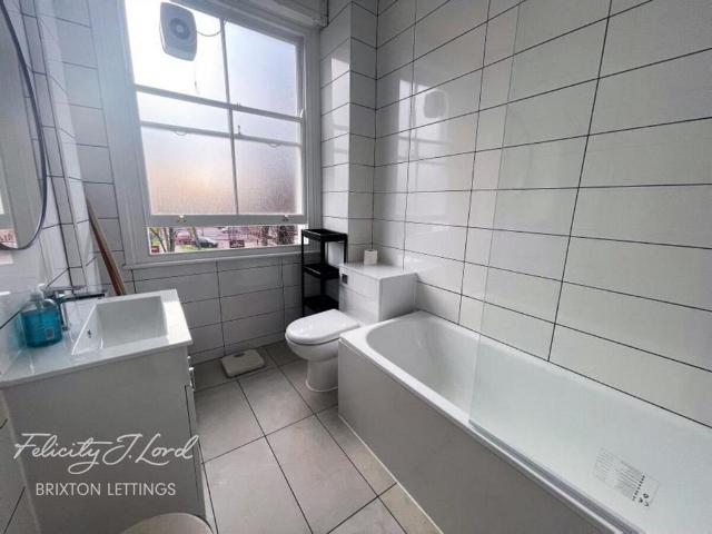 Moorland Road, London 1 bed detached house to rent £950 pcm £219 pw