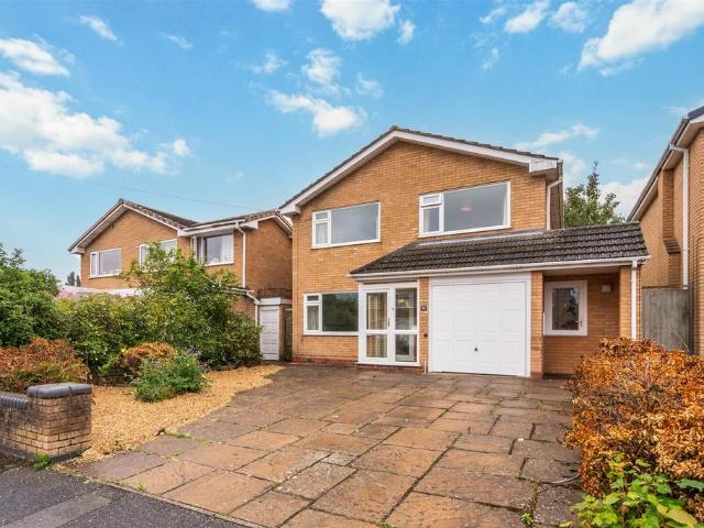 Moorlands Drive, Shirley, Solihull 3 bed detached house to rent £1,750 pcm £404 pw