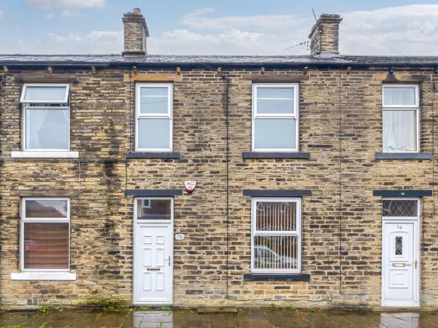 Moorlands Road, Birkenshaw 2 bed terraced house to rent £795 pcm £183 pw