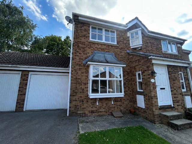 Moorlands View, Wetherby, West. 3 bed semi detached house to rent £1,425 pcm £329 pw