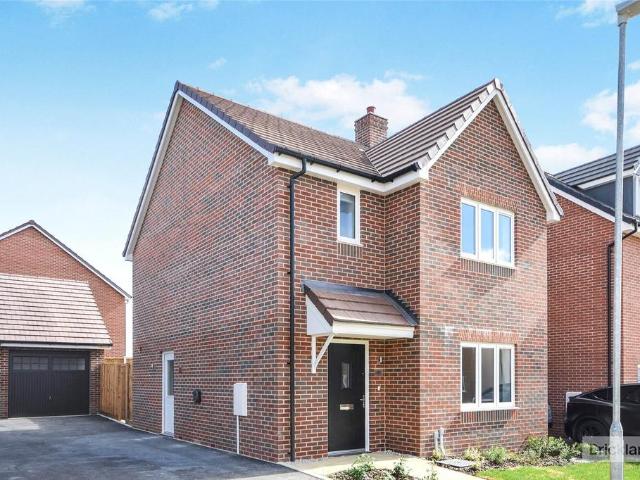 Moors Field Drive, Little Dunmow. 3 bed detached house to rent £2,000 pcm £462 pw
