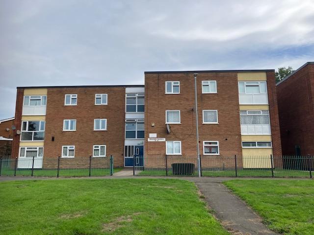 Moorside Gardens, Walsall 2 bed apartment to rent £800 pcm £185 pw