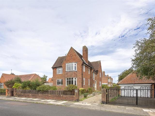 Moorside North, Newcastle upon Tyne 5 bed detached house to rent £3,000 pcm £692 pw
