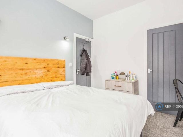 Moorside Road, Manchester, M27 1 bed in a house share to rent £670 pcm £155 pw