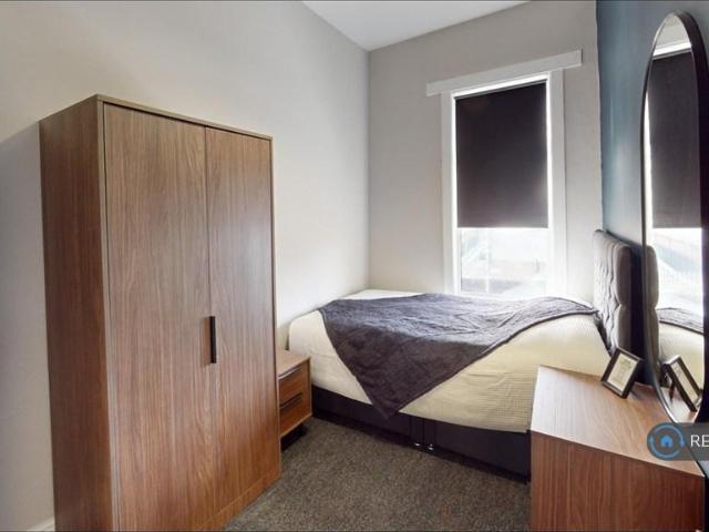 Moorside Road, Swinton, Manchester, M27 1 bed in a house share to rent £600 pcm £138 pw