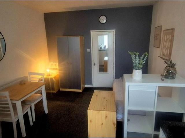 Moorside Road, Swinton, Manchester, M27 Studio to rent £850 pcm £196 pw
