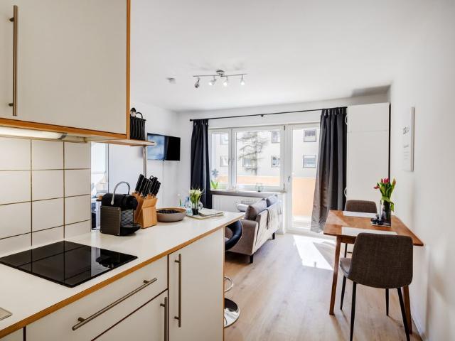 Moosach: Furnished apartment with balcony for rent
