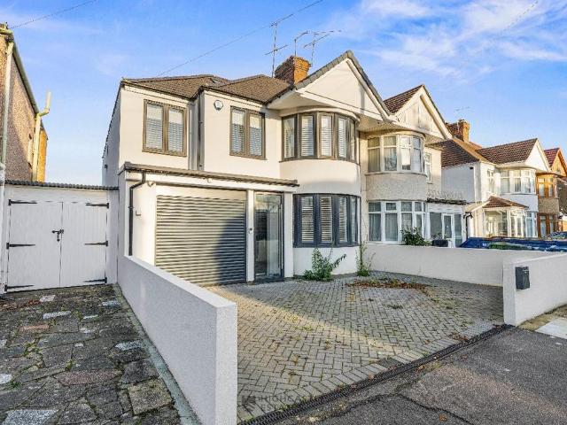 Moat Drive, London, HA1 4RY, United Kingdom | 4 bed duplex for rent #136751576 | Rentberry