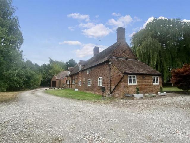Moat House Cottages, Moat House Lane. 2 bed cottage to rent £1,095 pcm £253 pw