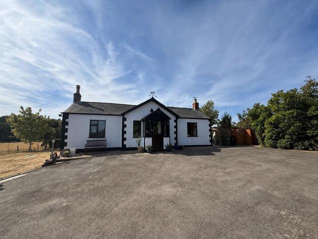 Moat Lane, Staunton, Gloucester GL19, 3 bed detached bungalow to rent, £1,800 pcm | PrimeLocation