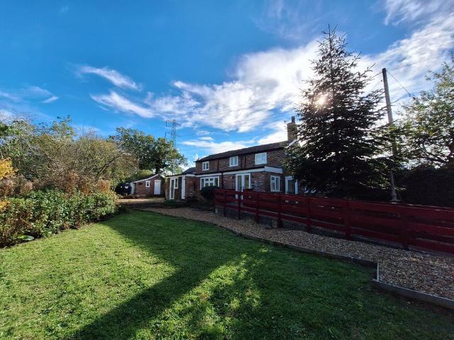 Mobberley Road, Mobberley, Knutsford 2 bed detached house to rent £1,550 pcm £358 pw