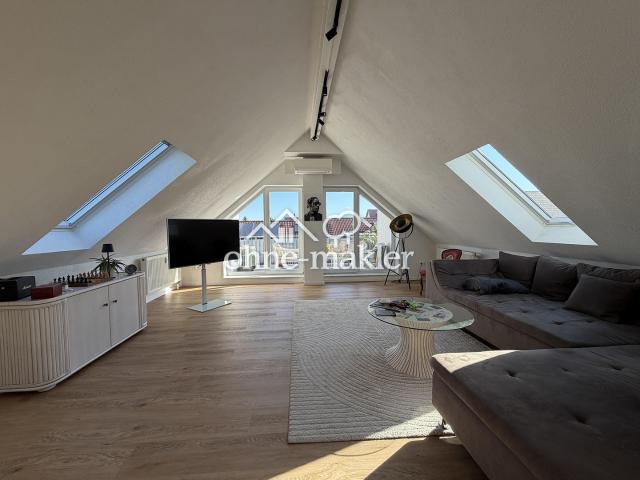 Möbelierte Dachgeschosswohnung mit großem Balkon und hochwertiger Ausstattung