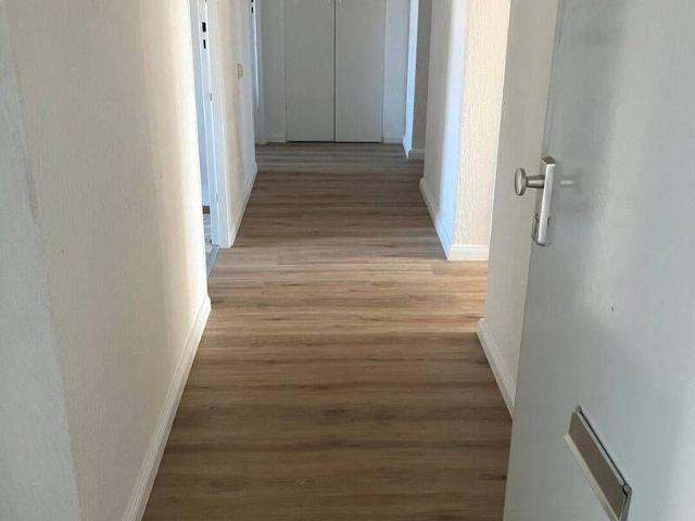 Möbelierte sehr helle 3 Zimmer Wohnung