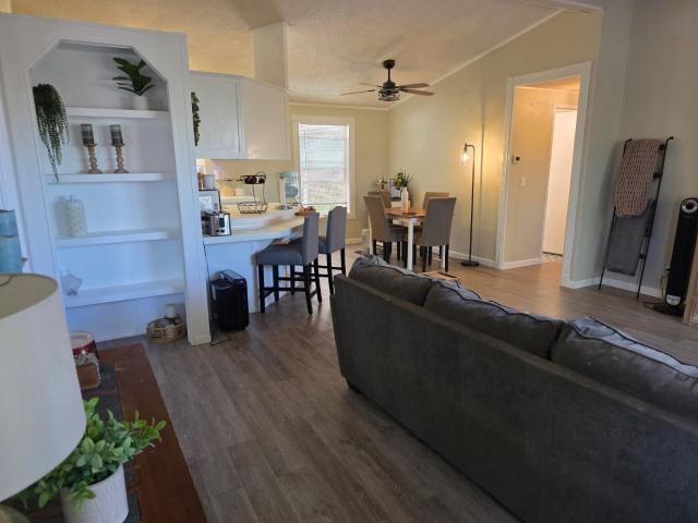 2900 Fairview Road 76