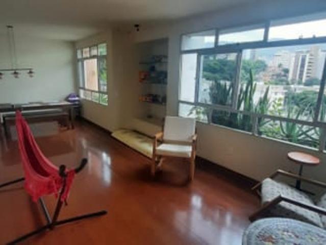 mobiliada, closet, mesa e cadeira de estudos  espelho