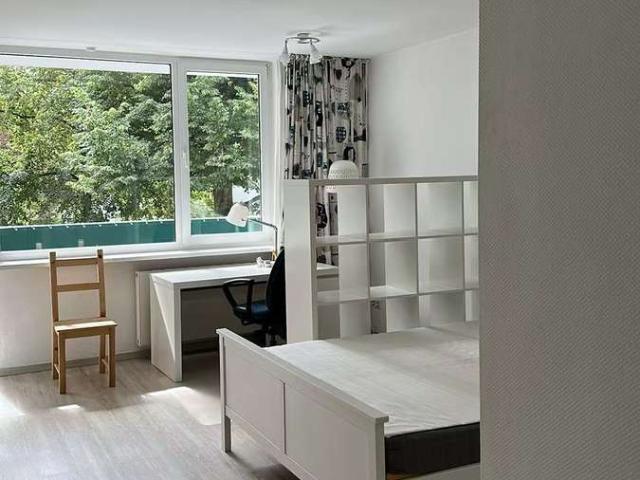 mobilierte Ein Zimmer Wohnung mit Balkon und Keller in Stadtteil Zehlendorf