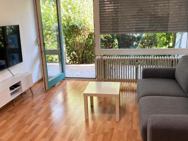 Möbilierte 1 Zimmer Wohnung mit Terrasse und Einbauküche