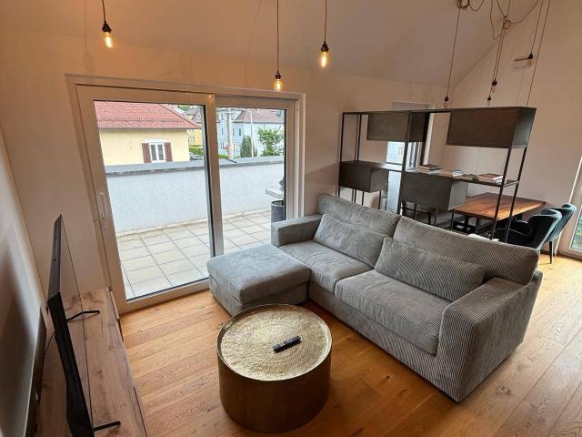 Möbilierte 2 Zimmer Wohnung Neubau mit Garage in Zentrumsnähe
