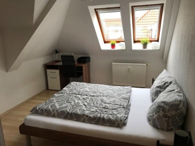 Möbl.2 Raum DG Apartm. warm 820 Euro pauschal, Parkplatz