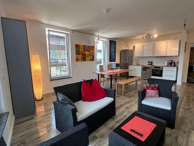 Möbliert Zentral Modern WG Geeignet 3,5 Zimmer im Neubau 1. OG, nahe Fitnessstudio & Bahnhof, G15