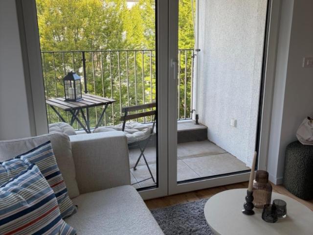 Möbliert & bezugsfertig: 2 Zi Neubau mit Balkon nahe Westhafen – Internet inkl