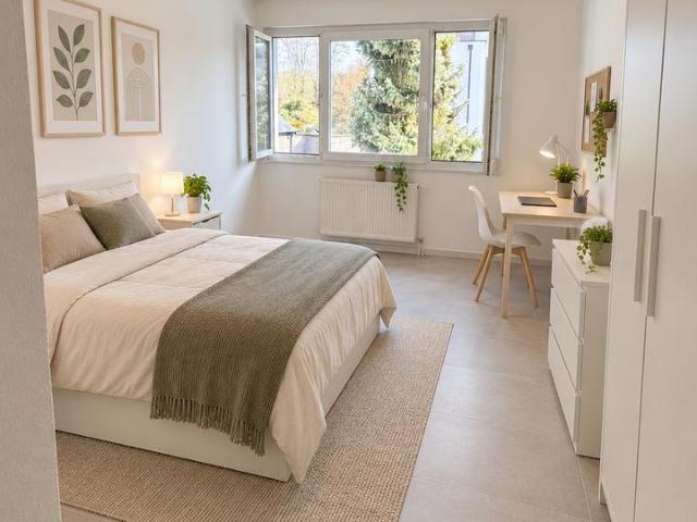 Möbliert & frisch modernisiert: 3 Zimmer, Balkon und Klimaanlagen