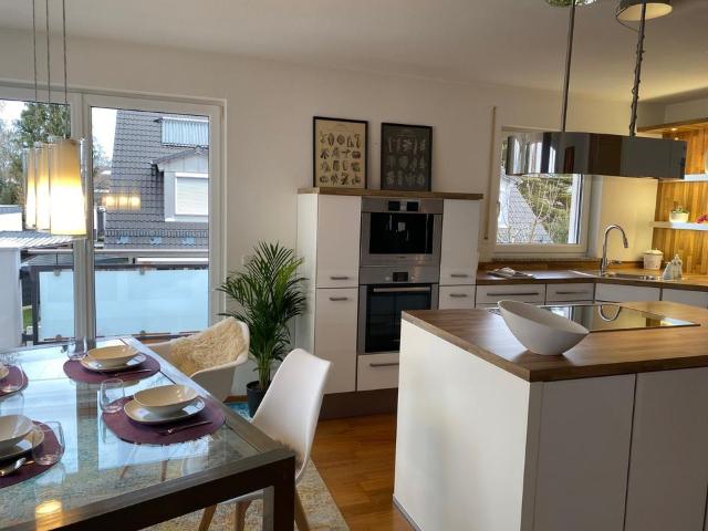 Möbliert: Helle 3 Zimmer Wohnung voll ausgestattet! mit Balkon