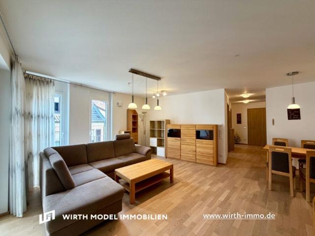 Möbliert & sofort verfügbar: Drei Zimmer Stadtwohnung mit TG Stellplatz