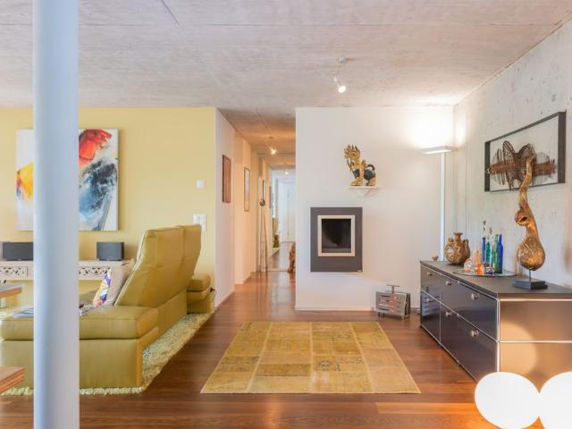 Möblierte 3.5 Zimmer Wohnung moderne mit Wintergarten und Parkplatz
