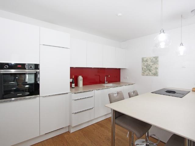Möblierte 3 Zi Whg mit großem, sonnigem Balkon und Tiefgarage in München Bogenhausen