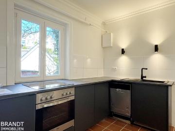 Erstbezug, Modernisierte 3 Zi. Whg. mit Elbblick u. gr. Terrasse im Treppenviertel/Blankenese!