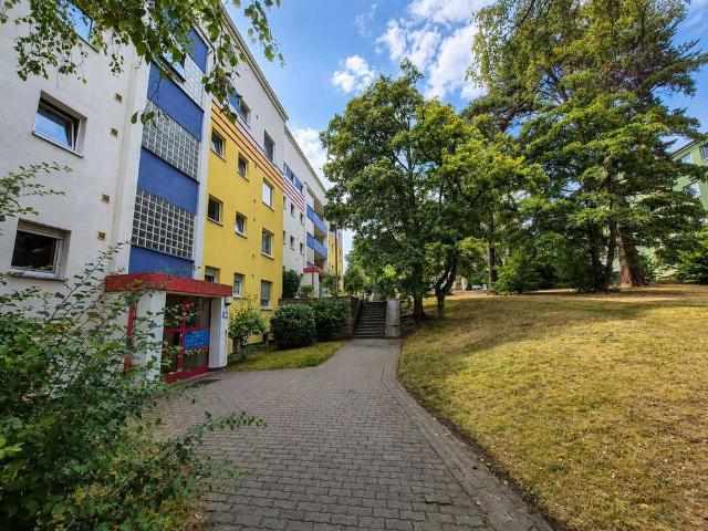 Möblierte 3 Zimmerwohnung mit Einbauküche+großer Terrasse sowie Außenstellplatz