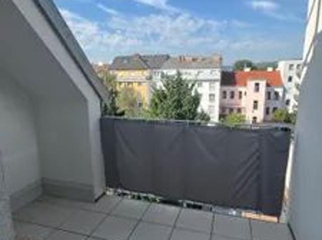 Möblierte 3 Zimmer Dachgeschosswohnung mit Balkon, Loggia und Dachterrasse in 1210 Wien