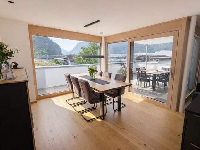 Möblierte 3 Zimmer Penthouse Wohnung inkl. 2 TG Plätzen