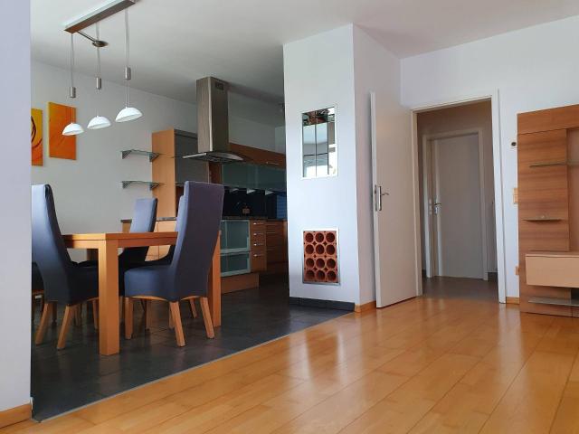 Möblierte 3 Zimmer Wohnung mit Balkon und Parkplatz in Wiener Neustadt