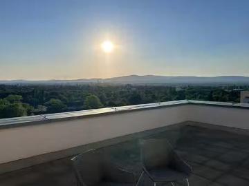 Möblierte 113 m² Wohnung mit 2 Schlafzimmern, ideal für Paare.