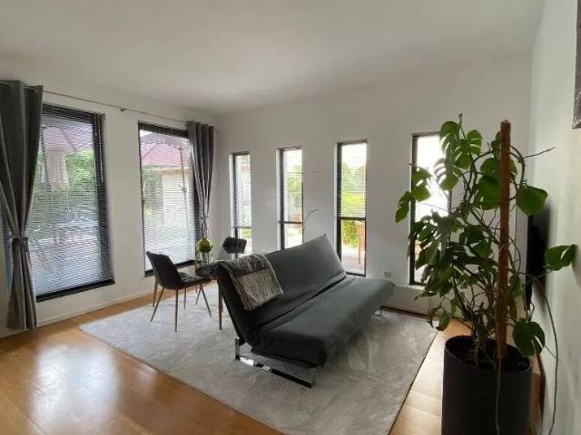 Möblierte 1,5 Zimmer Wohnung inkl. Strom, W LAN mit Garten Befristet