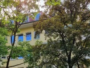 Möblierte 1 Zimmer Wohnung mit großem Westbalkon in ruhiger Lage