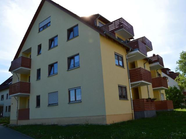 Möblierte 1 Raum Wohnung mit Balkon, Stellplatz und herrlichem Weitblick in Glauchau OT Niederlungwitz