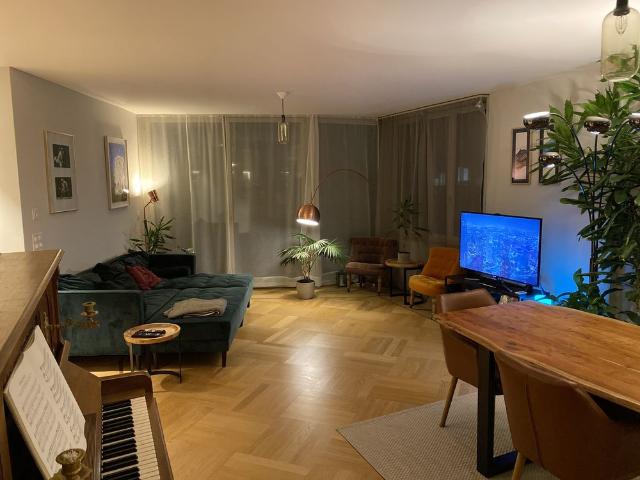 Möblierte 2.5 Zimmer Wohnung mit Balkon beim Zürich HB | Fully Furnished 2.5 Room Apartment with Balcony next to Zurich main station