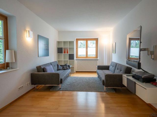 Möblierte 2,5 Zimmer Wohnung mit Balkon in Toplage auf der Gänsheide