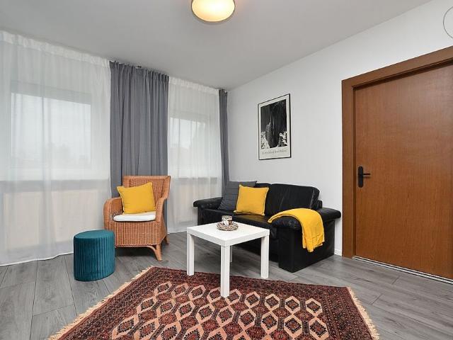 Möblierte 2,5 Zimmerwohnung in Heidingsfeld mit Wlan und Gartenanteil