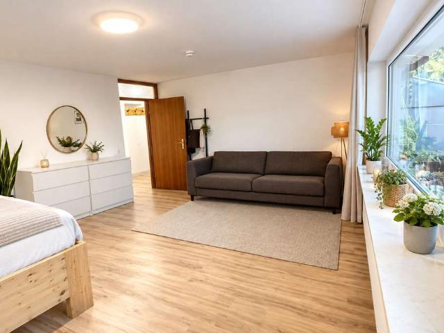 Möblierte 2 Zi. Wohnung mit gr. Terrasse. Nur an Einzelperson, Mindestmietdauer 1 Jahr