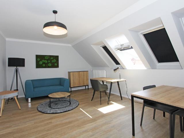 Möblierte 2 Zi Business Whg mit separater Küche und Garagenstellplatz