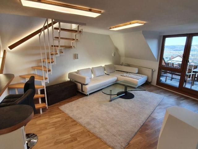 Möblierte 2 Zi Maisonette mit Terrasse, Fernblick und Klimaanlage in Remshalden, ab 6 Monaten