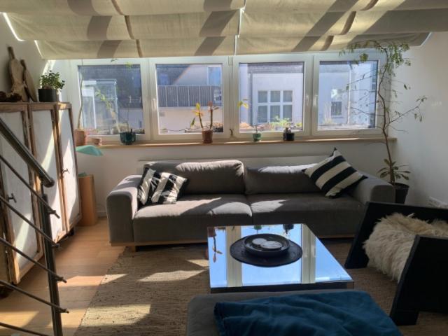 Möblierte 2 Zimmer Dachgeschosswohnung am Boxhagener Platz – Preis all in Internet, Strom.
