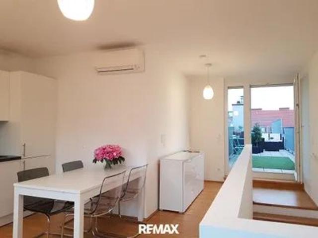 Möblierte 2 Zimmer Dachgeschosswohnung mit Terrasse nahe U1 Kagran