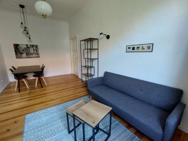 Möblierte 2 Zimmer Wohnung mit Balkon nahe Treptower Park in Berlin