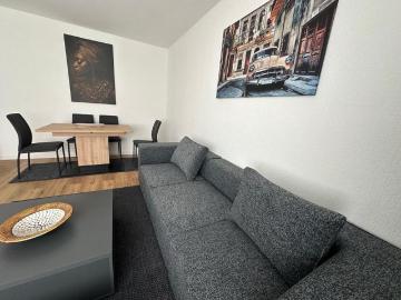 Möblierte 2 Zimmer Wohnung mit Balkon