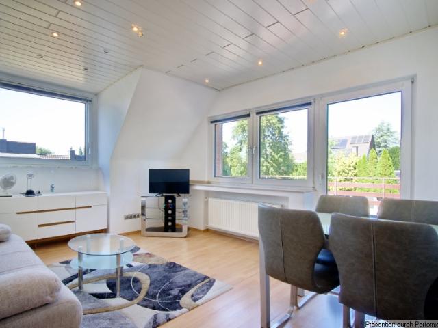Möblierte 2 Zimmer Wohnung mit großer Terrasse und sehr guten Parkmöglichkeiten, schöne ruhige Lage